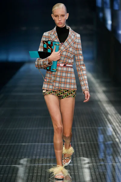 Look 19